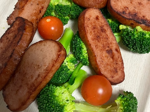 ブロッコリーとスパム炒め♪